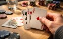 découvrez les règles essentielles du poker à 3 cartes pour maîtriser ce jeu passionnant. apprenez les combinaisons, les mises et les stratégies incontournables.